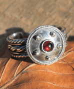 ANTICA ROMA, STERLING SILVER RING WITH GARNET - FILIGREE AND GRANULATED REPLICA JEWELS