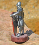 NORMAN WARRIOR KNIGHT PAINTED SHILED - MINIATURES EN ÉTAIN