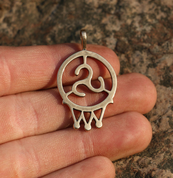 TRISKELE IN CIRCLE, BRONZE PENDANT - ANHÄNGER, HALSKETTEN