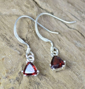 TRIANGULAR, STERLING SILVER GARNET EARRINGS - EARRINGS