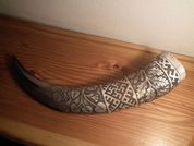 SLAVIC EMBROIDERY, ENGRAVED DRINKING HORN, 0.7 L - DRINKING HORNS