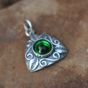 BOUDICCA, STERLING SILVER PENDANT WITH GREEM GLASS - PENDENTIFS