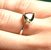 TRIANGULAR, SILVER RING WITH MOLDAVITE, AG 925 - MOLDAVIT