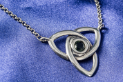 COLLIER TRIQUETRA, MOLDAVIT, ARGENT - BIJOUX À MOLDAVITES TCHÈQUES