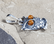 HIBOU, AMBRE ET ARGENT, PENDENTIF - AMBRE ET ARGENT