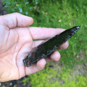 SMALL FIST WEDGE OF OBSIDIAN - NEANDERTHALS - KNIVES