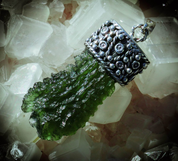 NUBIUM, ANHÄNGER, NATÜRLICHE MOLDAVIT, SILBER - MOLDAVITE