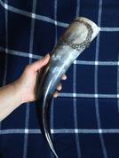 CUSTOM ENGRAVED HORN, TIN FRAME - DRINKING HORNS