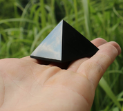 SHUNGITE PYRAMIDE, THE STONE OF LIFE, RUSSIA 4 CM - PRODUCTS FROM STONES