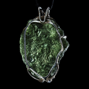 GREEN MAN, MOLDAVIT, GLYPTIK, SILBERNE HALSKETTE - MOLDAVITE