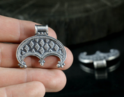 MORAVIA, RÉPLIQUE DE LUNULE, PENDENTIF EN ARGENT TYPE 3 - PENDENTIFS