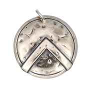 BOUCLIER SPARTIATE, PENDENTIF EN ARGENT - PENDENTIFS