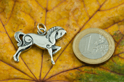 CHEVAL CELTIQUE, PENDENTIF EN ARGENT - PENDENTIFS