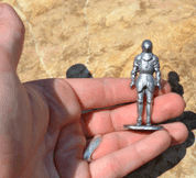 KNIGHT IN SUIT OF ARMOR, HISTORICAL TIN STATUE - MINIATURES EN ÉTAIN