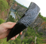 LOUP CELTIQUE, CORNE DE BOISSON SCULPTÉE - CORNES À BOIRE