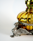 OVER THE GRIFFIN'S WINGS, OIL LAMP, PEWTER AND GLASS - LAMPES À HUILE, BRÛLE PARFUM