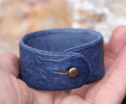 EICHENBLÄTTER, LEDERARMBAND - BLAU - LEDERARMBÄNDER