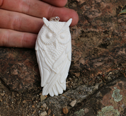 HIBOU, PENDENTIF EN OS SCULPTÉ - BIJOUX ANIMALIERS