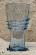 AQUARIA, VERRE BLEU HISTORIQUE, UN VERRE - RÉPLIQUES HISTORIQUES DE VERRE