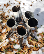 SET OF 5 HORNS,  0,4 L AND STAND - DRINKING HORNS
