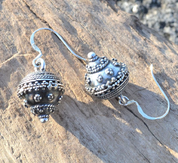 BOUCLES D'OREILLES À BOULES EN ARGENT, AG 925, 11 G - BOUCLES D'OREILLES - BIJOUX HISTORIQUE