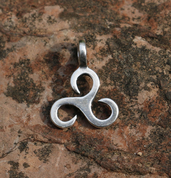 LITTLE TRISKELE, SILVER PENDANT - ANHÄNGER - SCHMUCK, SILBER