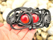 RED EYED HAIR CLASP - SCHMUCK MIT STEINEN