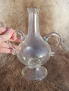 VASE MIT GRIFFEN, WEISSES GLAS - REPLIKEN HISTORISCHER GLAS