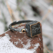 QUANTUM, UNE LUXUEUSE BAGUE EN ARGENT AVEC MOLDAVITE TCHÈQUE - BIJOUX À MOLDAVITES TCHÈQUES