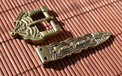 BORRE, NORWAY - VIKING BELT BUCKLE AND STRAP END, TIN - BOUCLES DE CEINTURE ET RIVETS DÉCORATIFS