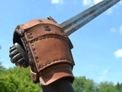 LEATHER GAUNTLET FOR SWORD FIGHT, LEFT HAND - LEATHER ARMOUR/GLOVES