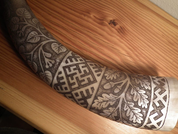 SLAVIC EMBROIDERY, ENGRAVED DRINKING HORN, 0.7 L - TRINKHÖRNER