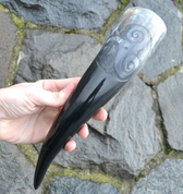 CELTIC TRISKELE, CARVED DRINKING HORN - CORNES À BOIRE