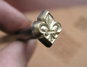 FLEUR DE LIS, LEDER PRÄGESTEMPEL - PRÄGESTEMPEL