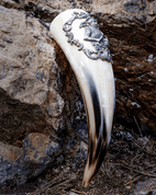 KNIGHT'S DRINKING HORN, MEDIEVAL STYLE - COINS AVEC DÉCORATION