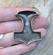 THORS HAMMER - MJÖLNIR, SCANIA, SCHWEDEN, VERSILBERTEN ZINN, GRANAT - WIKINGERAMULETTE