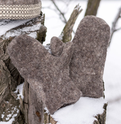 MITAINES, GANTS DE LAINE - BOUTONS EN ÉTAIN ET SACS EN TISSUS