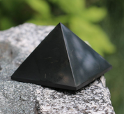 SHUNGITE PYRAMIDE, THE STONE OF LIFE, RUSSIA 4 CM - PRODUCTS FROM STONES