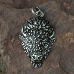 BIZON - TATANKA Anhänger Zink, Altsilber