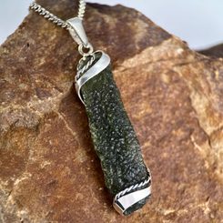 CASTELLUM, přívěsek, vltavín, stříbro 925/1000