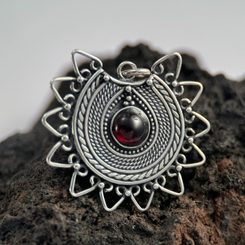 KIRA, silver pendant, Garnet