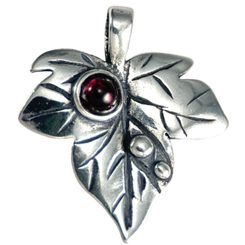IVY LEAF silver pendant Almandine