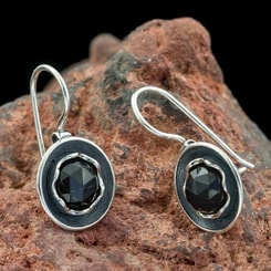 MORRÍGAN, Earrings, Onyx, Silver