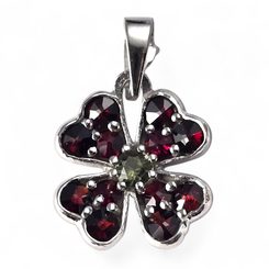 Cloverleaf pendant with moldavite and garnets, 925 silver