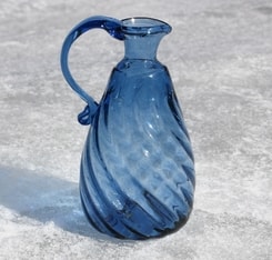 Carafe bleue - verre historique
