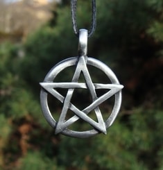 PENTACLE PENDANT IN A CIRCLE