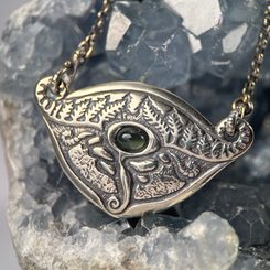 MOLDAVITE oak box for collectors of stones, moldavite and bracelets