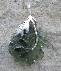 OAK LEAF, raw moldavite pendant, sterling silver - Glyptica