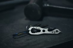 Multitool-Schlüsselanhänger aus Titan KEITH