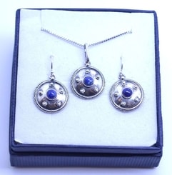 ANTICA ROMA - ensemble de boucles d'oreilles et un collier, lapis lazuli